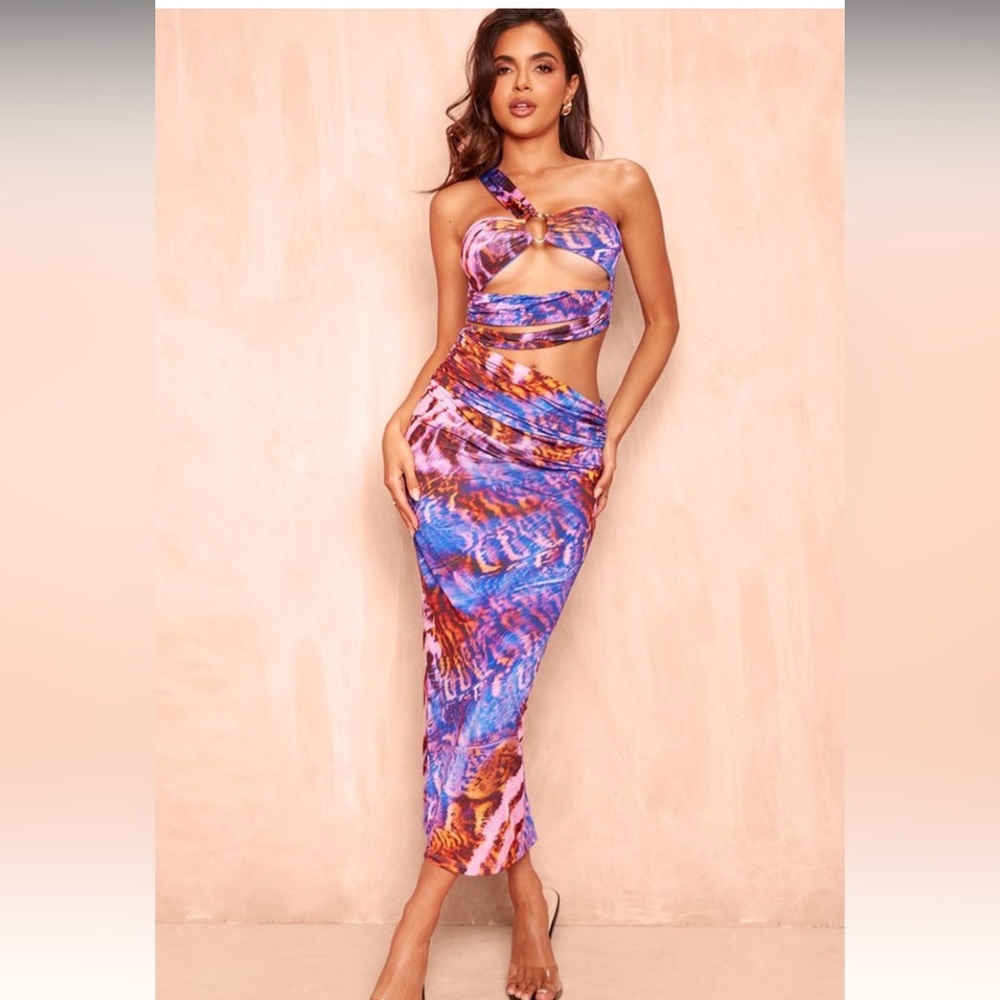 Vibrant Multicolor Animal Print Stinky Ring
Detail Cut Out Midaxi VACAY Dress
